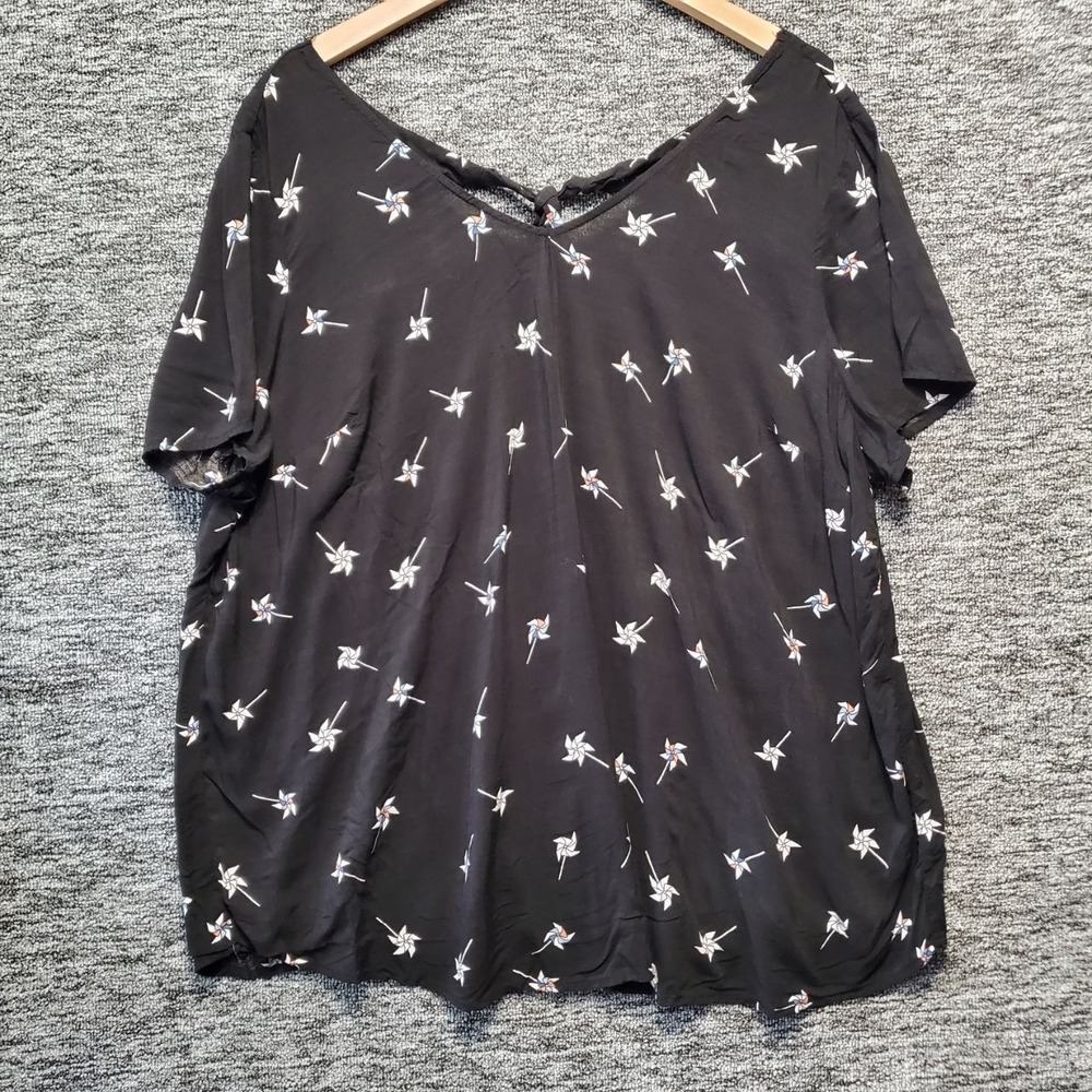 Torrid Abbey Challis Pinwheel Print Blouse Womens 1X Black Tie Back V Neck Top
